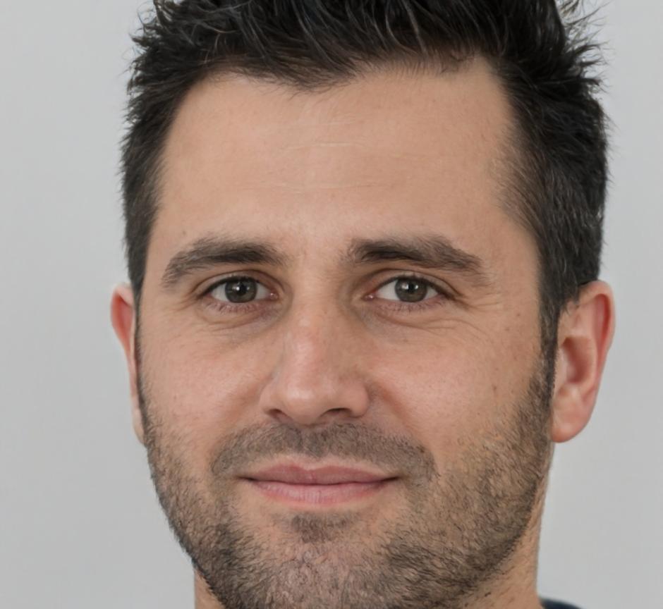 Instructor portrait of Callum MacLeish